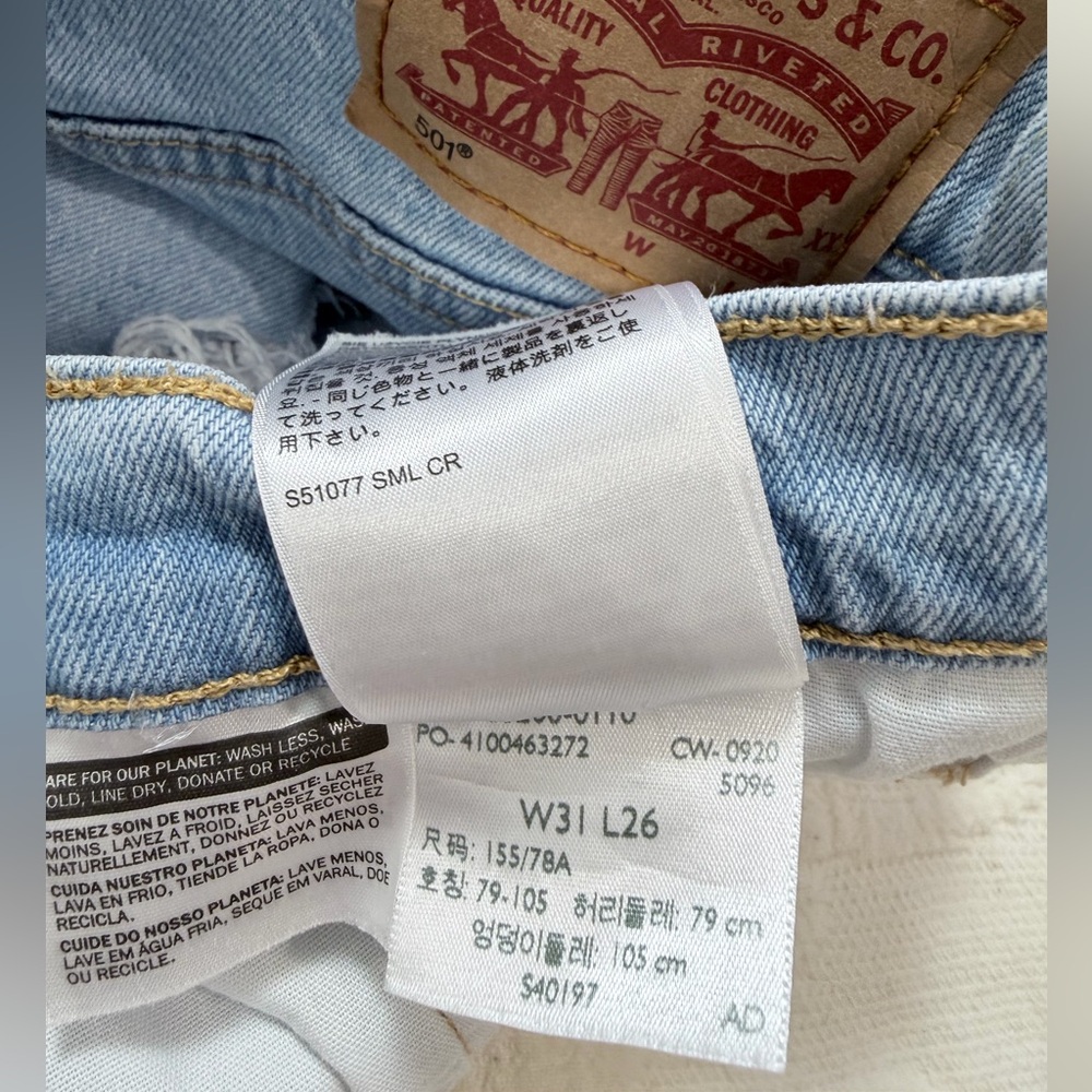 Levi's Light Blue Frayed Jeans Shorts - Picture 14 of 16